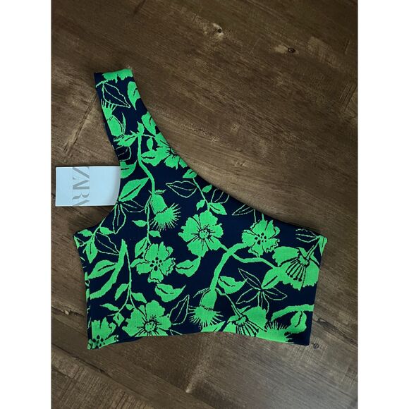 Zara Asymmetrical green top size Medium - Picture 3 of 4